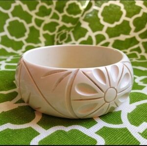 Wide Vintage Cream Colored Lucite Bangle Bracelet